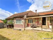 Casa din caramida cu 1.087 mp teren, pozitie centrala, utili