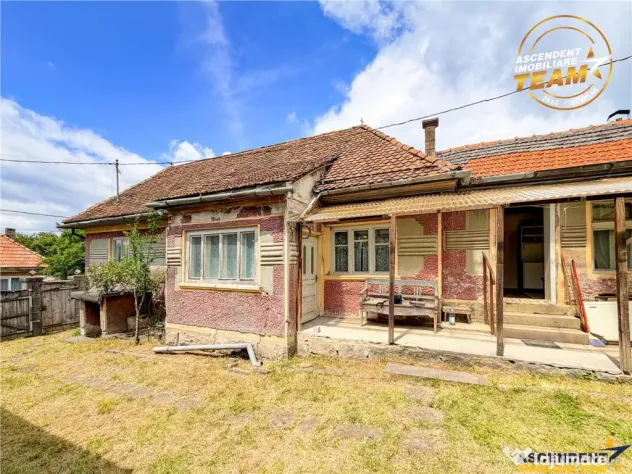 Casa din caramida cu 1.087 mp teren, pozitie centrala, utili - Micfalau (Covasna)