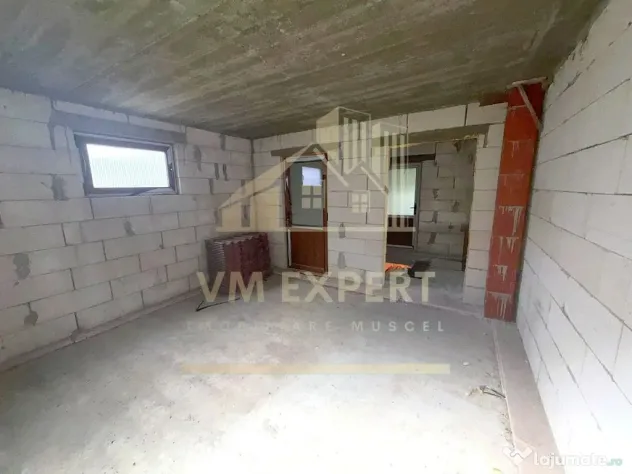 CASĂ 6 CAMERE TEREN 5736 MP LEREȘTI VOINEȘTI ARGEȘ - Leresti (Arges)