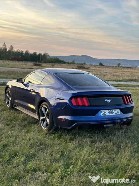 Ford Mustang model american, accept variante auto si imobiliare