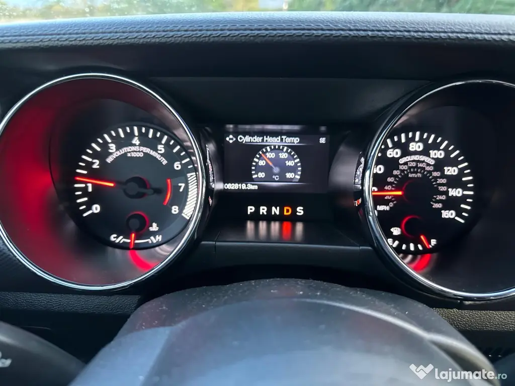 Ford Mustang model american, accept variante auto si imobiliare