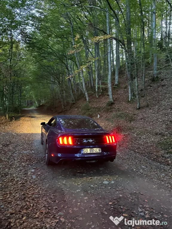Ford Mustang model american, accept variante auto si imobiliare