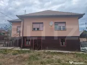Casă cu teren generos de 5.300 mp, la doar 25 de minute de 