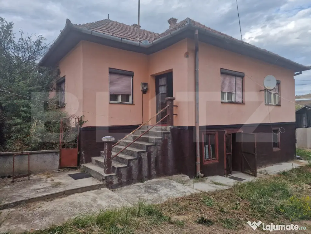 Casă cu teren generos de 5.300 mp, la doar 25 de minute de - Mihaiesti (Cluj)