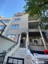 Vă propunem spre inchiriere clădire de birouri situată în zo