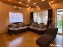 Casa de vanzare cu 5 camere, 298 mp, Cartierul Rogerius