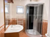 Casa de vanzare cu 5 camere — Cartierul Rogerius 