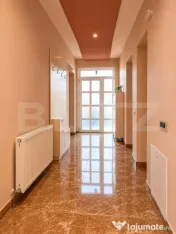 Casa de vanzare cu 5 camere — Cartierul Rogerius 