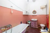 Casa cu istorie,3 camere,potential mansardare,1.840mp teren,