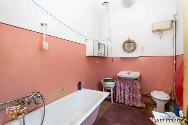 Casa cu istorie,3 camere,potential mansardare,1.840mp teren, - Covasna (Covasna)