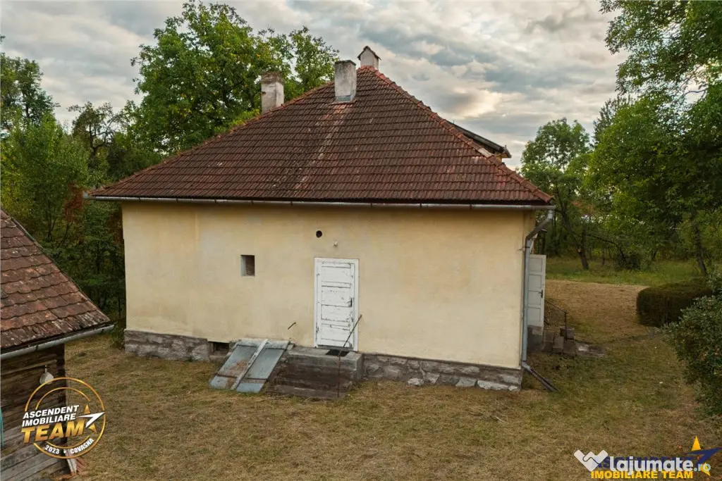 Casa cu istorie,3 camere,potential mansardare,1.840mp teren, - Covasna (Covasna)