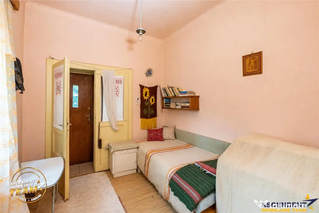 Casa cu istorie,3 camere,potential mansardare,1.840mp teren, - Covasna (Covasna)