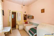 Casa cu istorie,3 camere,potential mansardare,1.840mp teren,