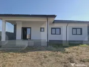 Casă spațioasă cu garaj și teren 700 mp – la roșu sau