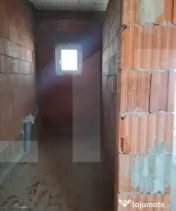 Casă spațioasă cu garaj și teren 700 mp – la roșu sau