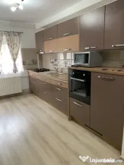 Apartament cu 3 camere de inchiriat in zona Spitalului Judetean 
