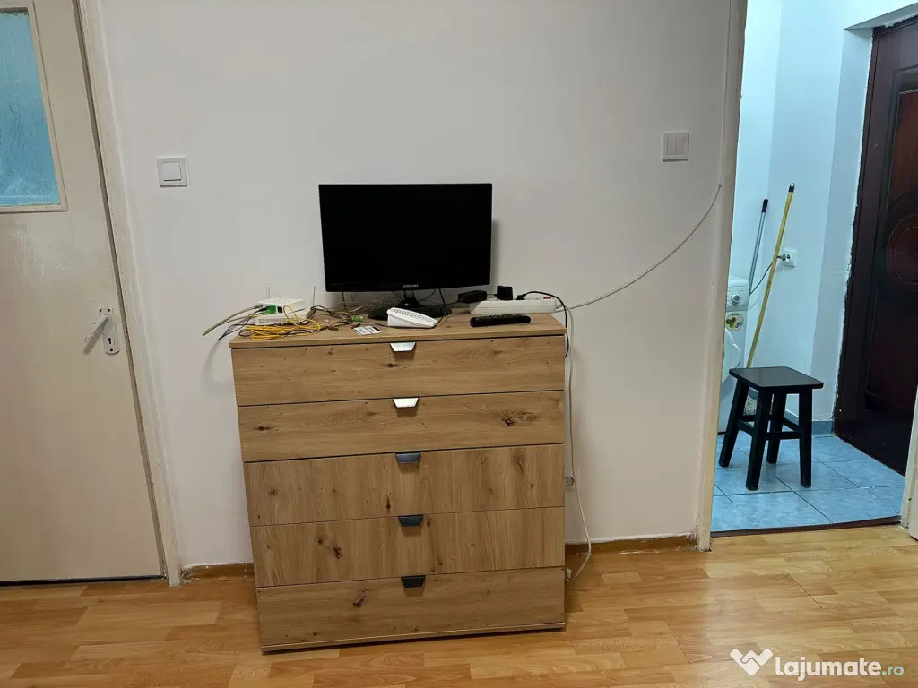 Garsoniera, Tatarasi, langa Eternitate - Iasi (Iasi)