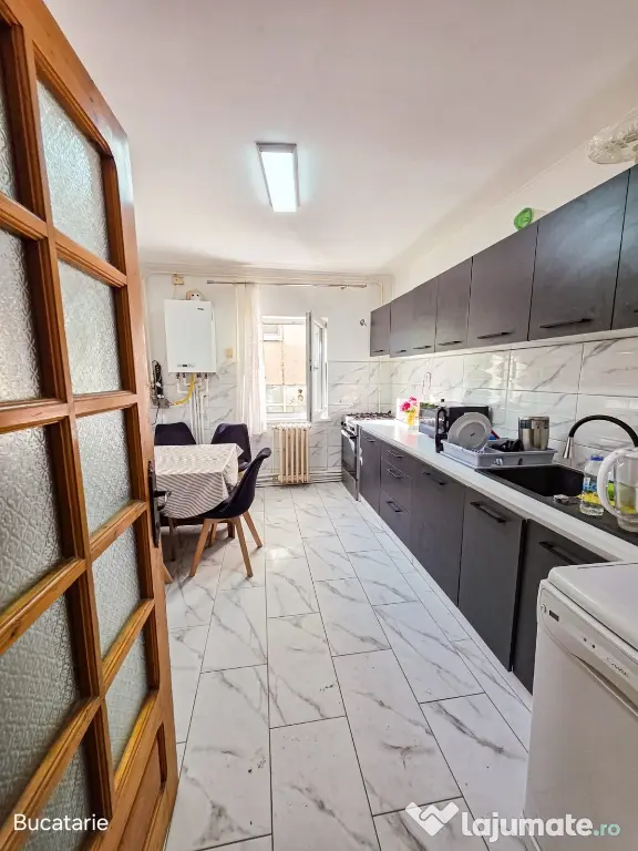 Vând apartament cu 4 camere, complet DECOMANDAT, 80 mp, Obcini