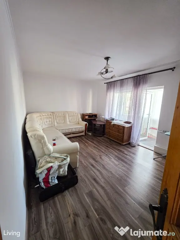 Vând apartament cu 4 camere, complet DECOMANDAT, 80 mp, Obcini