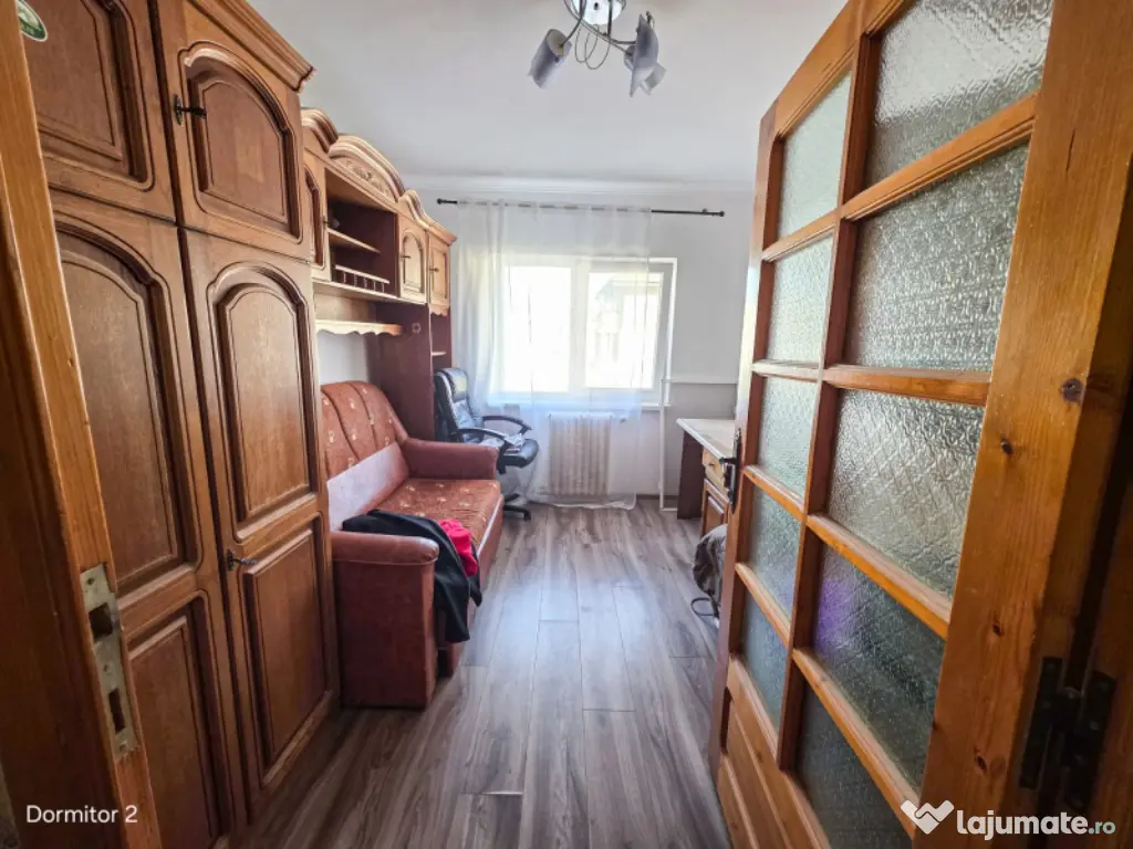 Vând apartament cu 4 camere, complet DECOMANDAT, 80 mp, Obcini
