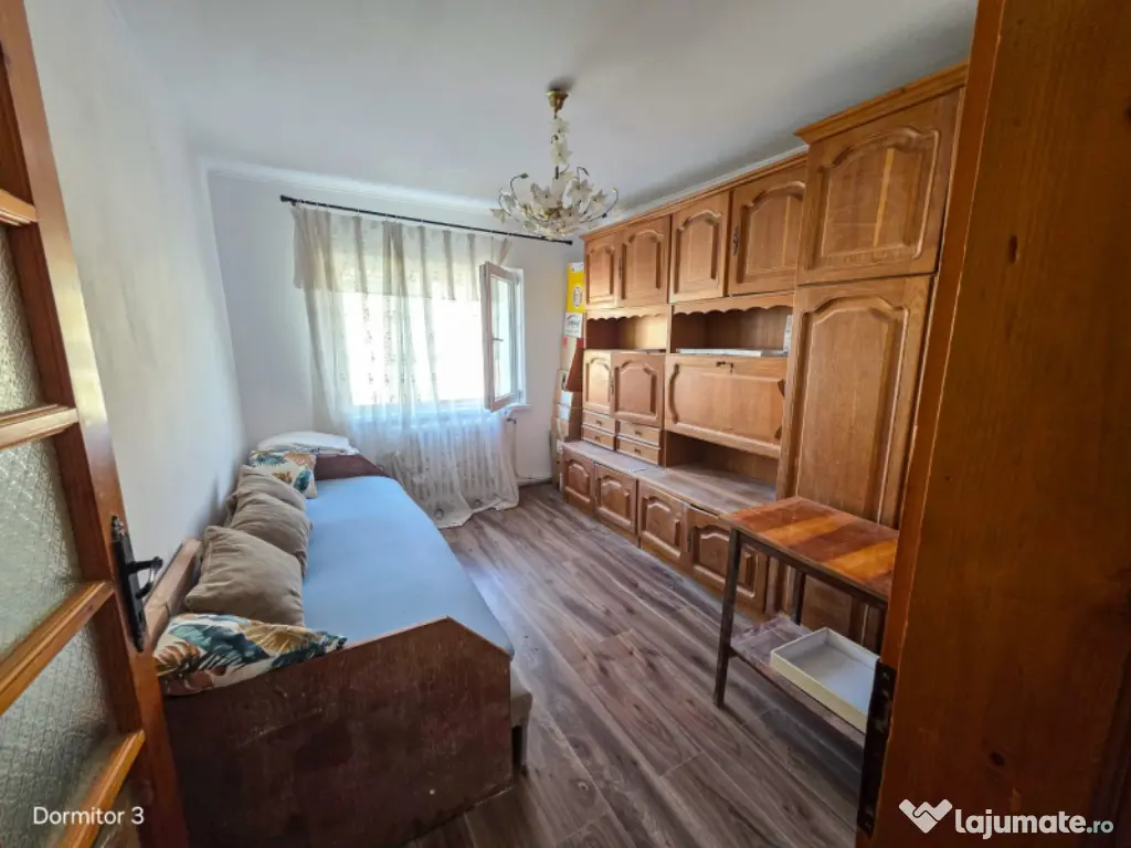 Vând apartament cu 4 camere, complet DECOMANDAT, 80 mp, Obcini
