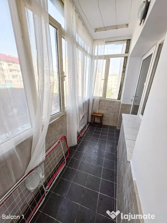 Vând apartament cu 4 camere, complet DECOMANDAT, 80 mp, Obcini