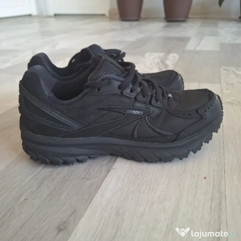 Brooks Zeal Walker nr 38
