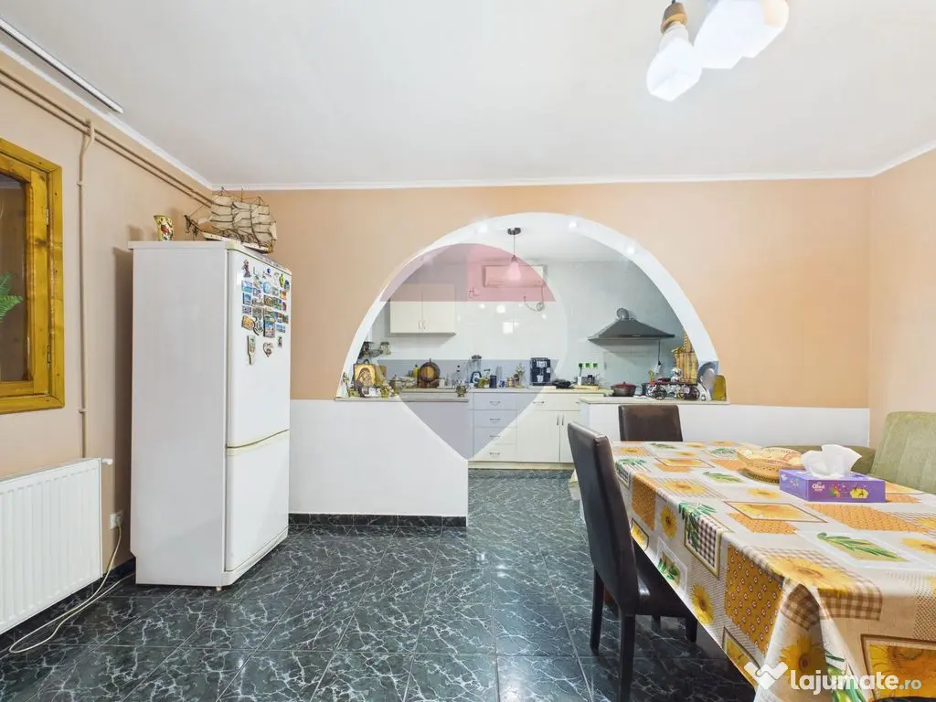 Casă / Vilă cu 3 camere de vânzare în zona Centrala Oltenița - Oltenita (Calarasi)