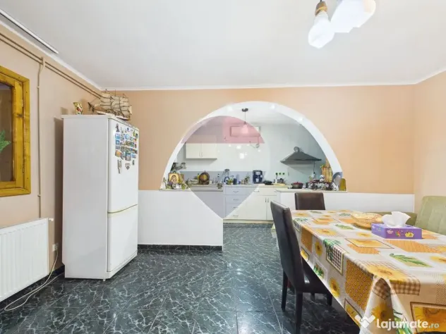 Casă / Vilă cu 3 camere de vânzare în zona Centrala Oltenița - Oltenita (Calarasi)