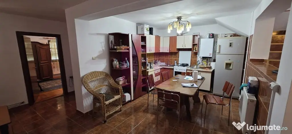 Vila de vanzare cu 4 camere in Beaza, cu dormitor la parter - Breaza (Prahova)