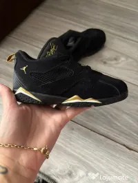 Vând adidasi jordan și Adidas