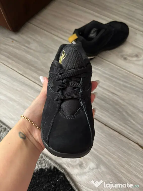 Vând adidasi jordan și Adidas