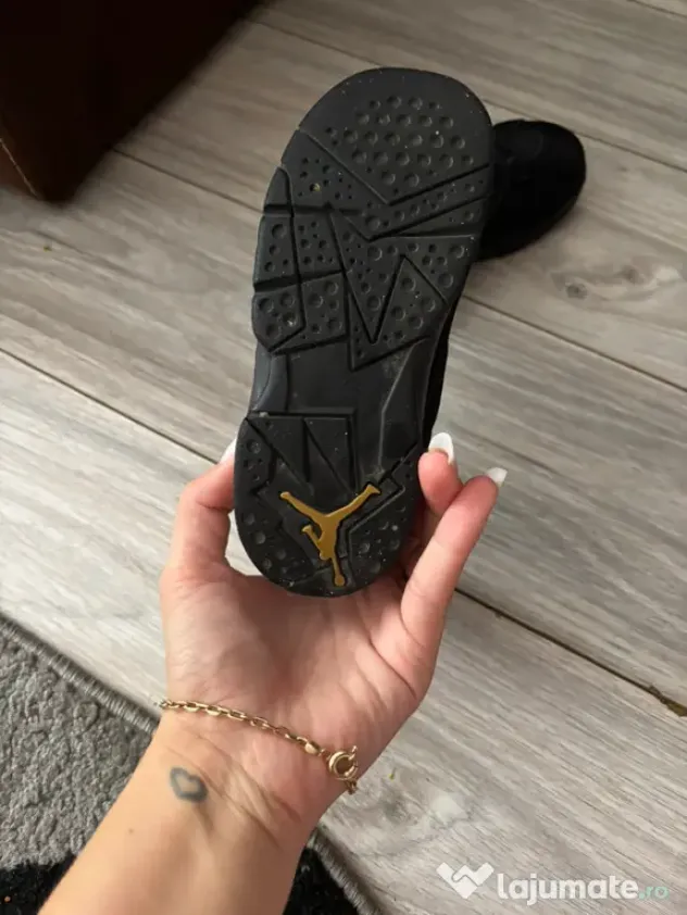 Vând adidasi jordan și Adidas