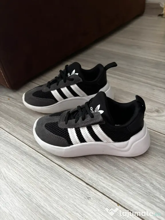 Vând adidasi jordan și Adidas