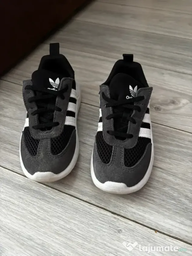 Vând adidasi jordan și Adidas