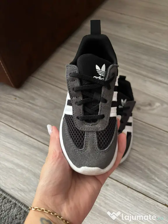 Vând adidasi jordan și Adidas