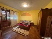 De vanzare Doua case , teren 7500 mp si anexe gospodaresti 
