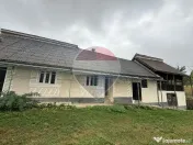 De vanzare Doua case , teren 7500 mp si anexe gospodaresti 