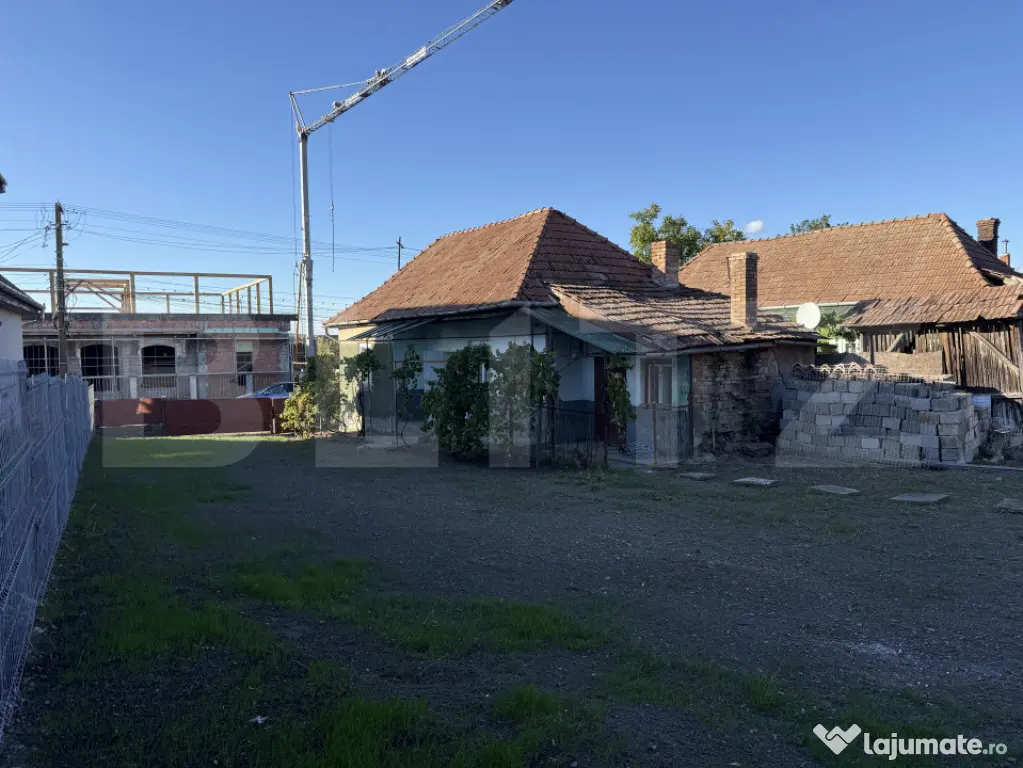 Casă tradițională cu teren intravilan generos de 2.530 mp - Ernei (Mures)
