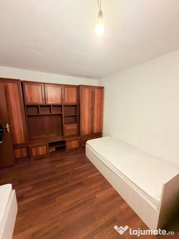 Apartament 4 camere mobilat si utilat - Botosani (Botosani)
