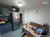 Apartament 3 camere, etaj 1, centrala proprie, bloc izolat - 