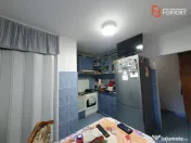 Apartament 3 camere, etaj 1, centrala proprie, bloc izolat - 