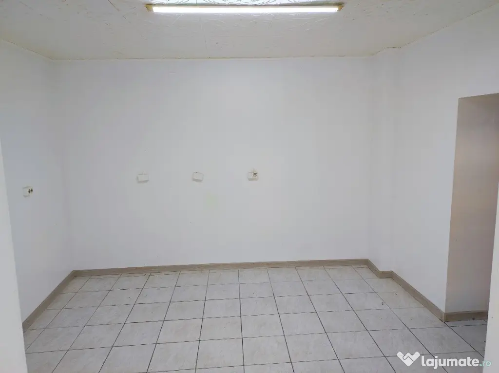 Inchiriez casa la curte zona Delfinului- Pantelimon - Bucuresti (Bucuresti-Ilfov)