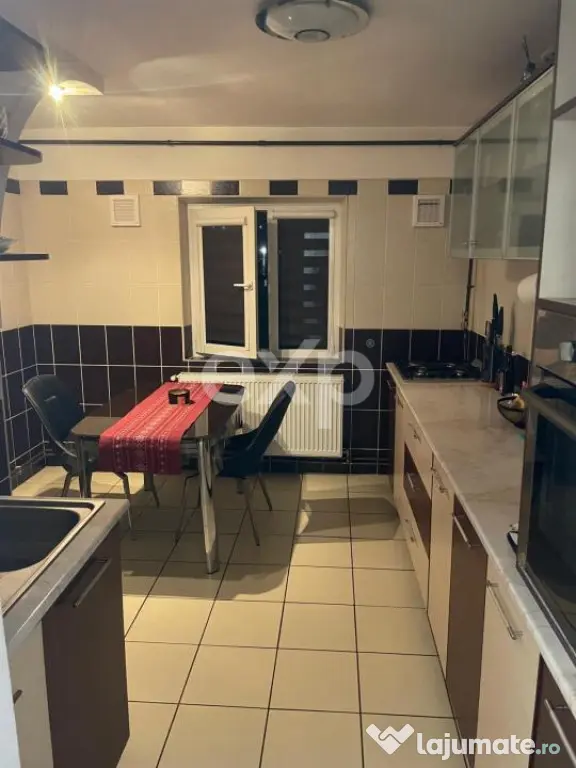 Apartament 3 Camere Decomandat, 80 mp, Etaj 2 - Zona Clubul - Targoviste (Dambovita)