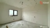 Duplex cu 3 camere, pod mansardabil si panouri fotovoltaice 