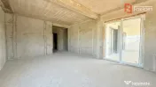 Apartament de vanzare, 3 camere + 300 mp curte - Mosnita - D 
