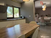 COMISION 0% Casa individuala cu 8 camere, de vanzare in zona 