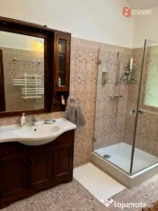 Casa individuala cu 5 camere si teren de 1 hectar - Ghioroc 