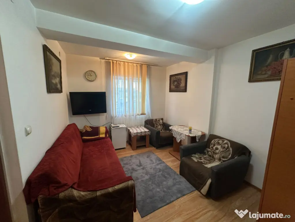 Garsonieră 23 mp, etaj 4/5, bloc anvelopat, Calea Severinul - Craiova (Dolj)