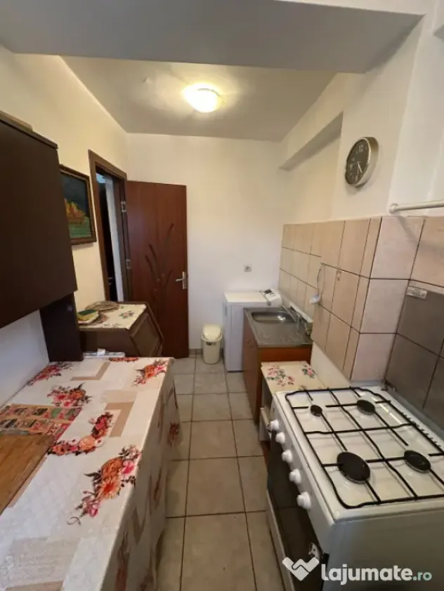 Garsonieră 23 mp, etaj 4/5, bloc anvelopat, Calea Severinul - Craiova (Dolj)